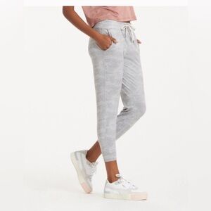 VUORI Performance Jogger- Long in Pale Heather Camo | Small